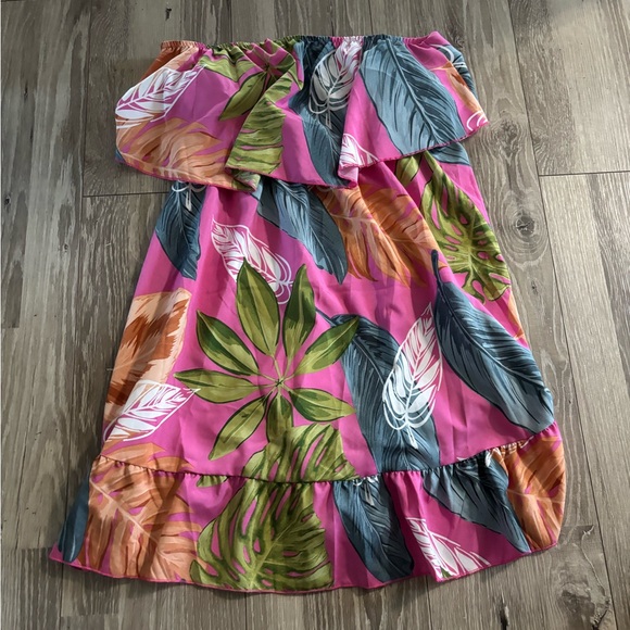 Dresses & Skirts - Tropical Pink Strapless Dress